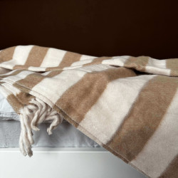 Единично вълнено одеяло, размер 150х210, в светло кафяво и бяло